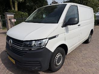 skadebil bedrijf Volkswagen Transporter 2.0 TDI L1H1 HI TURBO DEFECT 2020/3