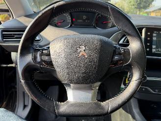 Peugeot 308 1.6 BlueHDI Blue Lease Pack picture 15