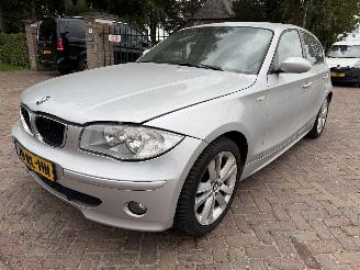 krockskadad bil auto BMW 1-serie 120i High Executive 2005/6