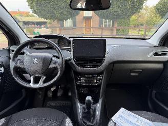 Peugeot 208 1.2 PureTech Style Pack picture 13