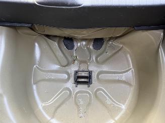 Peugeot 208 1.2 PureTech Style Pack picture 11