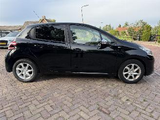 Peugeot 208 1.2 PureTech Style Pack picture 5