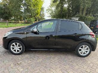 Peugeot 208 1.2 PureTech Style Pack picture 2