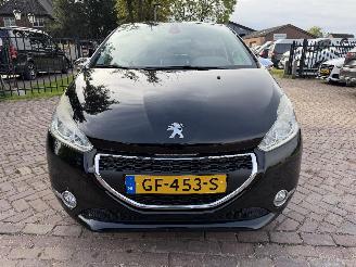 Peugeot 208 1.2 PureTech Style Pack picture 3