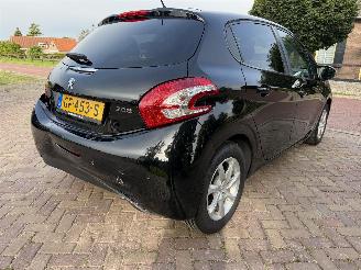 Peugeot 208 1.2 PureTech Style Pack picture 6