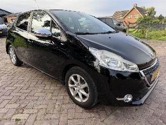 Peugeot 208 1.2 PureTech Style Pack picture 4