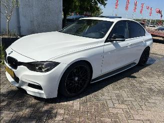 Vaurioauto  passenger cars BMW 3-serie 320d clima 2014/5