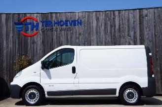krockskadad bil auto Renault Trafic 2.0 DCi L1H1 Airco Navi Cruise PDC Trekhaak 84KW Euro 5 2014/8
