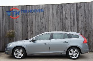 Unfallwagen Volvo V-60 2.4 Twin Engine Hybrid D6 AWD Summum Harman Kardon Trekhaak 212KW 2016/9