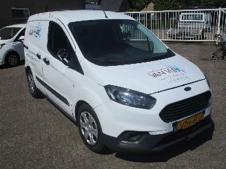 Damaged car Ford Transit COURIER 1.5 TDCITrend Dura 1E Eig NAP 2023/1