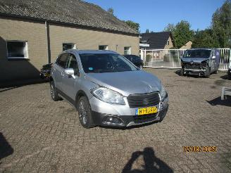 uszkodzony samochody osobowe Suzuki SX4 S-cross 1.6 Exclusive  REST BPM 725 EURO 2016/1