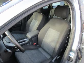 Ford Mondeo 2.0-16V Trend Wagon picture 15