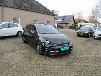 skadebil auto Volkswagen Golf 1.0 TSI HighLine Business R 2017/11