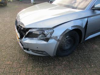 Skoda Superb Combi 1.6 TDI Ambition Bns picture 12