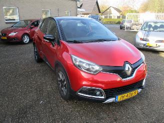 Vaurioauto  passenger cars Renault Captur 0.9 TcE Xmod  REST BPM 600 EURO !!!! 2015/10