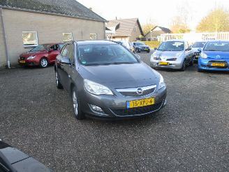 Schadeauto Opel Astra SPORTS TOURER 1.4 Turbo Bns REST BPM 300 EURO !!!! 2012/6