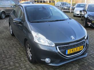 Voiture accidenté Peugeot 208 1.2 VTi Envy 5drs 2013/8