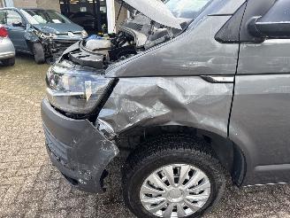 Volkswagen Transporter 2.0 TDI L1H1 Comfortline. ROLSTOELVERVOER picture 12