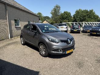 Vaurioauto  passenger cars Renault Captur 0.9 TCe Dynamique REST BPM €500,-!!! 2015/8