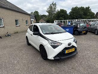 krockskadad bil auto Toyota Aygo 1.0 VVT-i x 2020/3