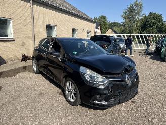 uszkodzony samochody osobowe Renault Clio 0.9 TCe Limited REST BPM €300,-!!! 2017/2
