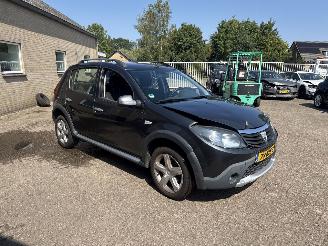 Damaged car Dacia Sandero 1.6 Stepway REST BPM €100,-!!! 2010/2