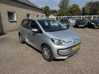 Damaged car Volkswagen Up! 1.0 Move up! Bluemotion AUT REST BPM €200,-!!! 2015/10