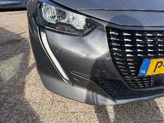 Peugeot 208 1.2 PT Active Pack picture 17