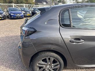 Peugeot 208 1.2 PT Active Pack picture 16