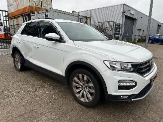 Vaurioauto  passenger cars Volkswagen T-Roc 1.5 TSI Sport Automaat 2020/2