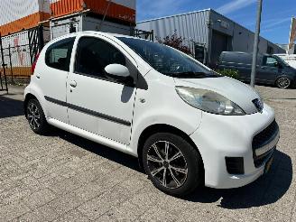 Peugeot 107 1.0-12V XS picture 1