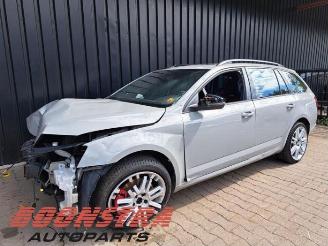 Coche siniestrado Skoda Octavia Octavia Combi (5EAC), Combi 5-drs, 2012 / 2020 2.0 TSI RS 230 16V 2017/7