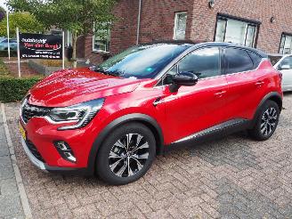 damaged passenger cars Renault Captur 1.6 Hybr 145 techno 2023/12