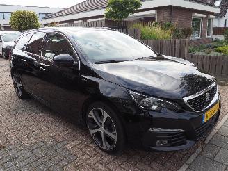 Peugeot 308 1.2 PureTech Blue Lease GT picture 3