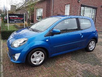 krockskadad bil auto Renault Twingo 1.2-16V Dynamique Automaat 2010/3