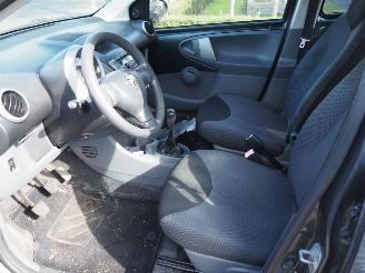 Toyota Aygo 1.0-12V motor kapot picture 15