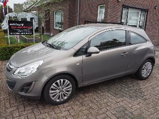 damaged passenger cars Opel Corsa 1.4 16v Cosmo 2011/11