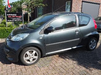 Schadeauto Peugeot 107 1.0-12V XS Urban Move 2008/2