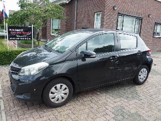 uszkodzony samochody osobowe Toyota Yaris 1.0 VVT-i Aspiration 2012/6