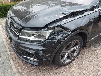 Volkswagen Tiguan 2.0 Tdi R-Line Connected Serie picture 11