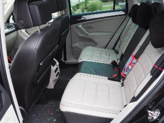 Volkswagen Tiguan 2.0 Tdi R-Line Connected Serie picture 31