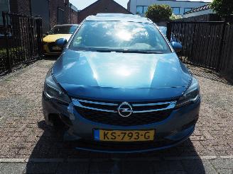Opel Astra 1.6 CDTI Business+ Automaat picture 2