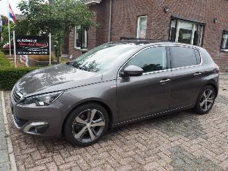 uszkodzony samochody osobowe Peugeot 308 2.0 BlueHdi GT-Line Automaat 2015/1