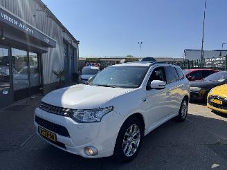 Voiture accidenté Mitsubishi Outlander 2.0 PHEV Instyle Automaat 2014/6