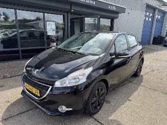 uszkodzony samochody osobowe Peugeot 208 1.0 VTI 50KW AIRCO 2013/10