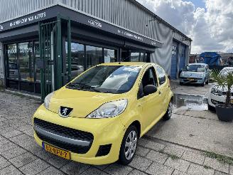 Damaged car Peugeot 107 1.0 12V AIRCO 5-DEURS 2011/5