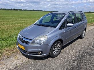 krockskadad bil auto Opel Zafira B 1.8 16V 2007/9