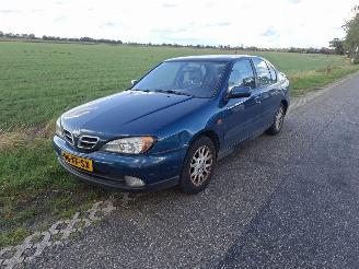 skadebil auto Nissan Primera 1.8 16V SEDAN 2000/2