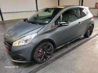 Damaged car Peugeot 208 GTI 1.6 e-THP 153-KW 6-Bak 3drs MATT 2017/5