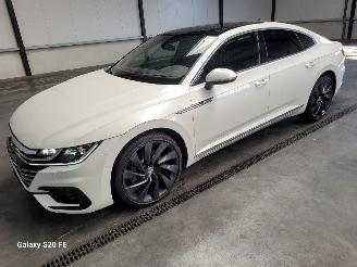 Schadeauto Volkswagen Arteon 2.0 TDi 176-KW DSG 4-MOTION R-LINE 2018/1